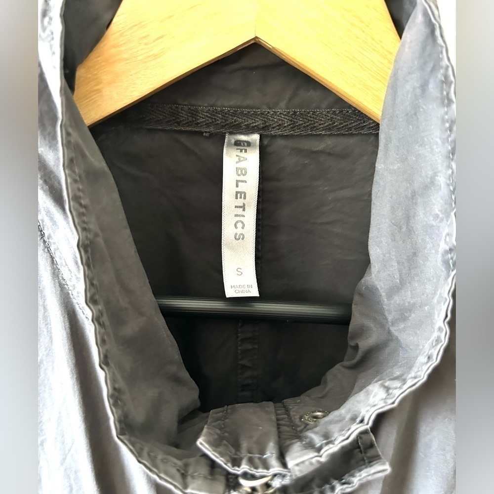 Women's Fabletics Tahoo Utility Jacket Dark Gray Cotton Drawstring Snap … - Picture 4 of 5